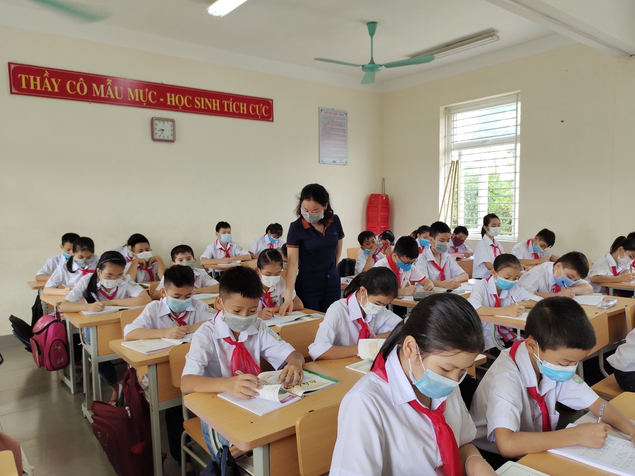 Chuyển sang giảng dạy học tập theo hình thức trực tuyến 10052021   Trường Đại học Quốc tế Hồng Bàng